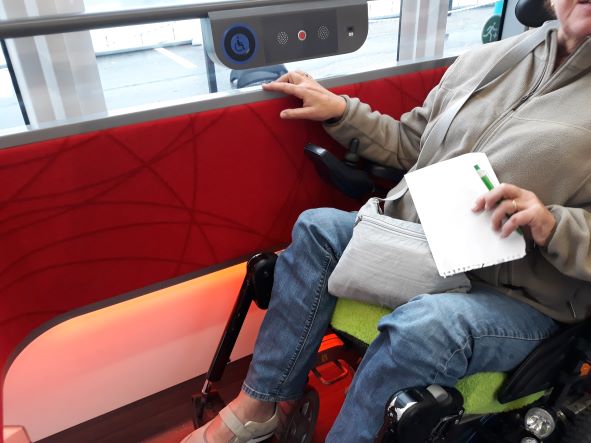 les boutons accessible dans le tram