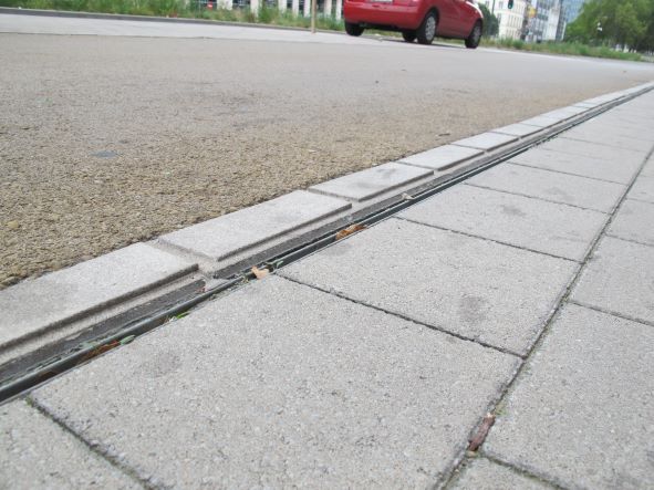 dispositif de separation des cheminements pietons cyclistes