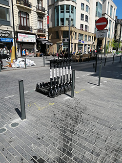 trottinettes rangées